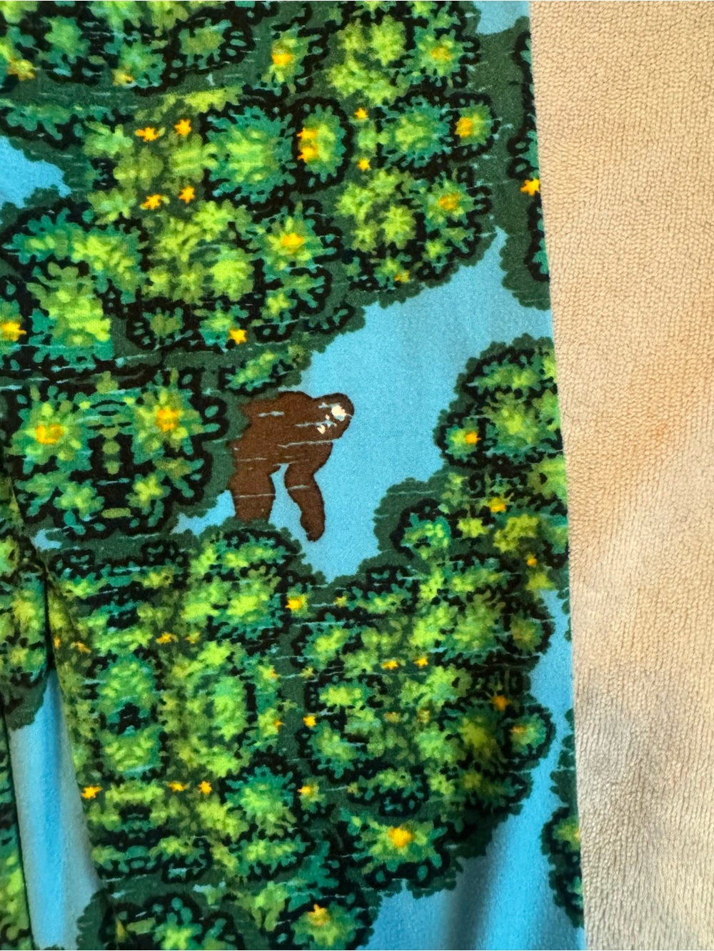 LuLaRoe Mommy And Me Blue Green Hiding Bigfoot Sasquatch Print Leggings TC L/XL - Picture 2 of 8